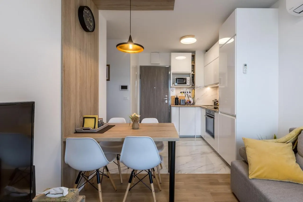 Studio B Apartment Split
