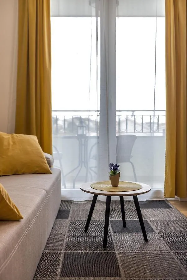 Studio B Apartment Split