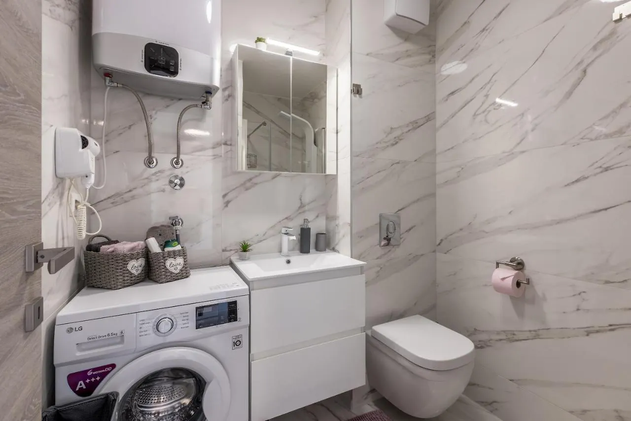 Studio B Apartment Split