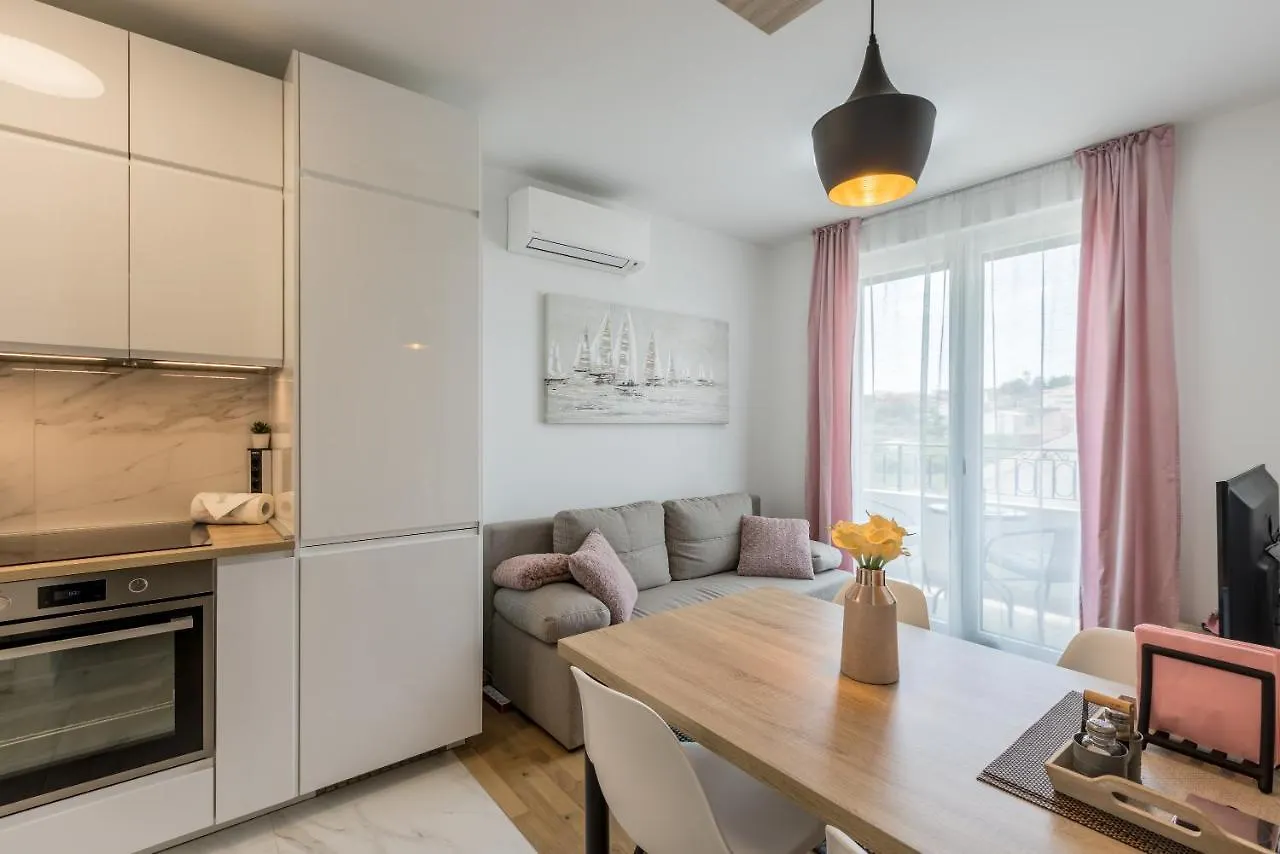 Studio B Apartment Split