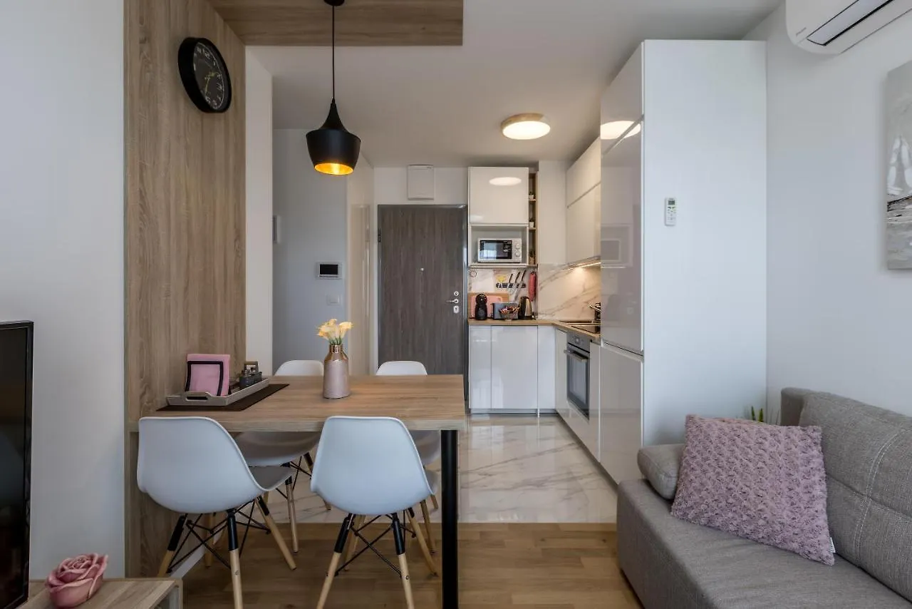 Studio B Apartment Split
